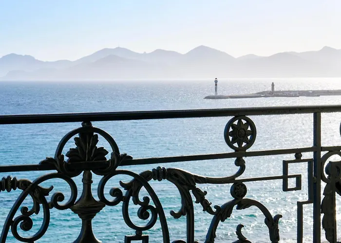 Carlton Cannes, A Regent 5*