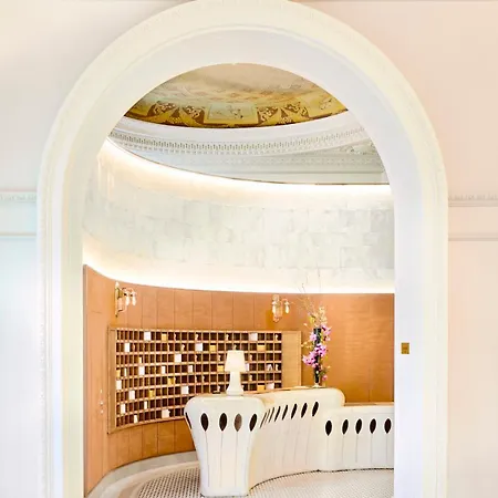 Carlton Cannes, A Regent Hotel