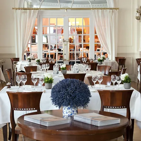 Carlton Cannes, A Regent 5*