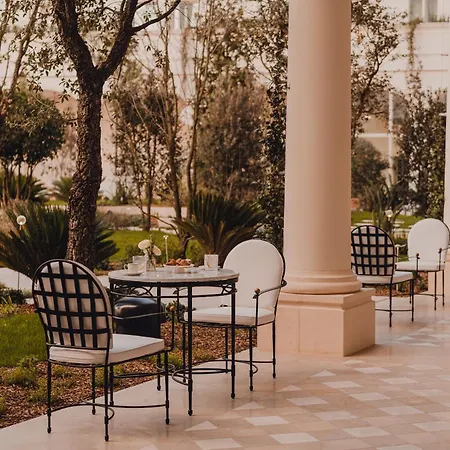 Carlton Cannes, A Regent Hotel