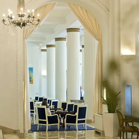 Carlton Cannes, A Regent 5*